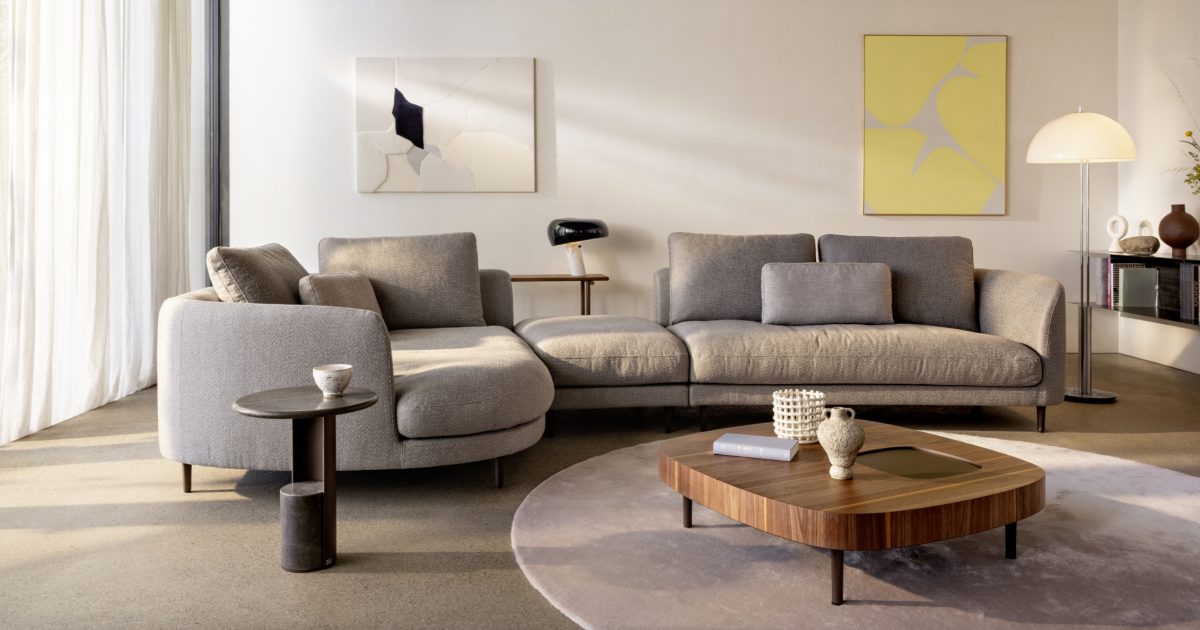 まるで雲の上のような至福の座り心地“を追求した新作ソファ<br>「ROLF