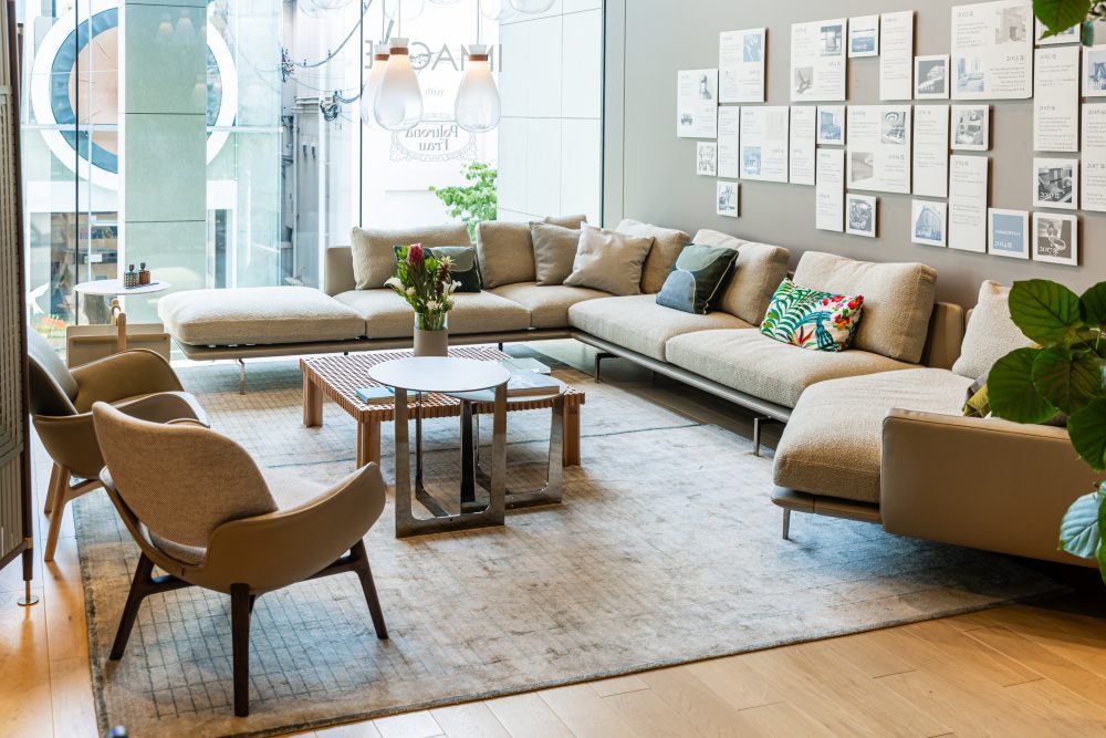 美品■IDC大塚■ポルトローナフラウ■PUFF GATE■総革■オットマン PoltronaFrau（ポルトローナ・フラウ）オットマン「アーチボルドグラン