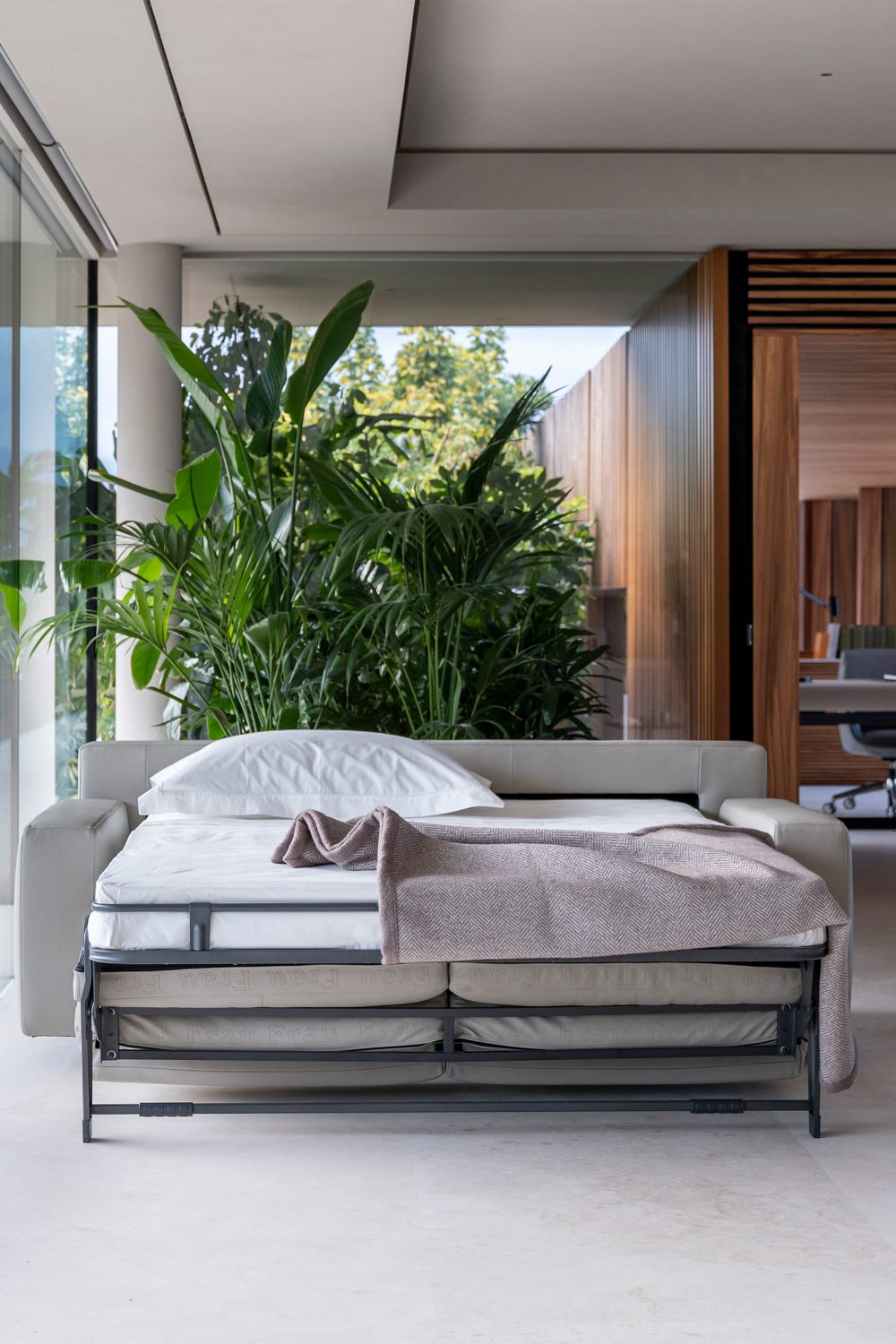 ○[美品] Poltrona Frau Naidei 本革 ソファベッド グレー Massimosistema Sofabed マッシモシステマ ソファベッド