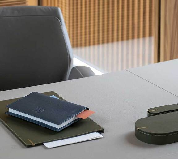 Poltrona Frau(手帳カバー) Notebook 110th Anniversary Edition 手帳 | Products