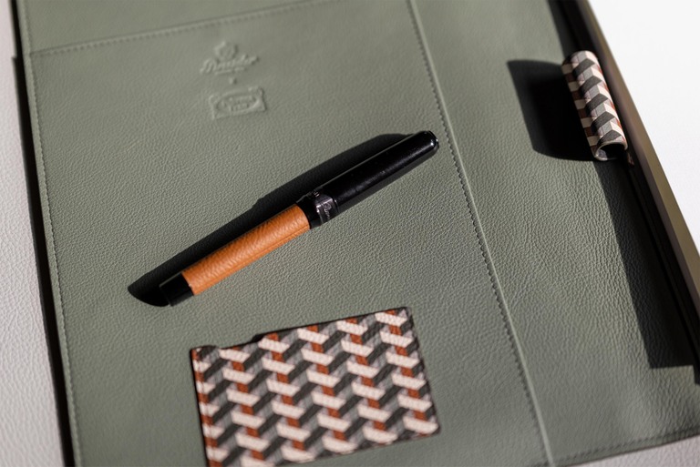 Pineider x Poltrona Frau A4 Notepad Holder ノートパッドホルダー