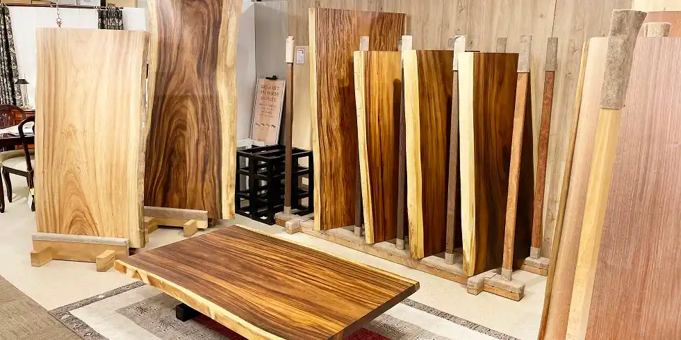 神戸ショールーム 無垢天板フロア