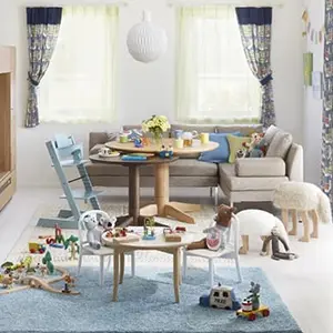 小さなお子様がいるルームシーン